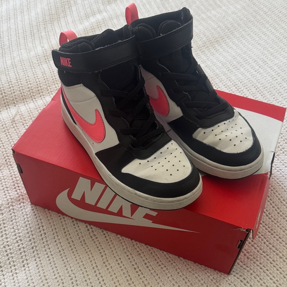 Nike Kids Black and Pink Sneakers size 2